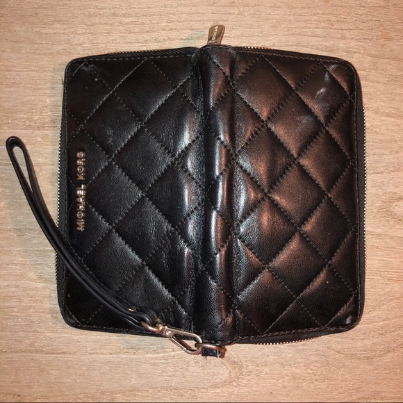 Large Michael Kors Pleated Wallet - Picture 3 of 3